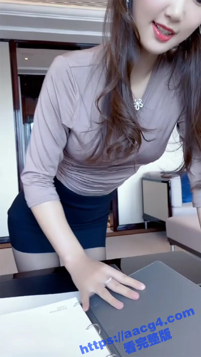 秀人网极品女神唐安琪 化身黑丝秘书真空凸点 极致诱惑秀完美身材 顶级剧情超长版免费看 图3
