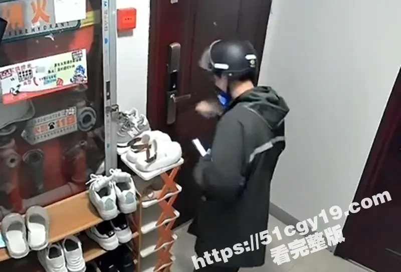 南通拆迁房小区 半夜惊现变态男 蹲守民宅狂舔女户主高跟鞋 五分钟监控视频流出! 图7