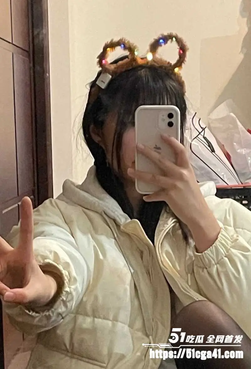 清纯反差少女 不雅视频被前男友曝光流出 身材火辣淫劲十足 揉穴自慰露脸口交 主动骑乘表情超淫！ 图4