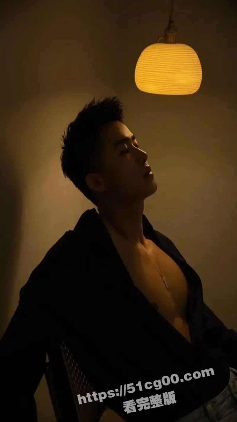 健身网红 胡晓鹏 现名胡一轩,居然是 gay 与男主恩爱啪啪视频泄漏,遭全网疯传! 图1