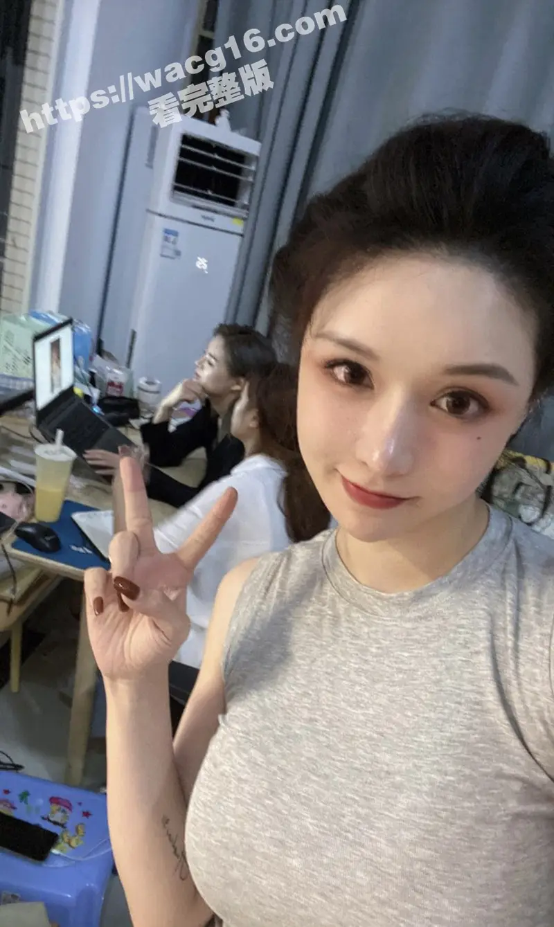 湖南卫视主持人钱枫被女网友控诉性侵事件引热议 疑似女主大尺度视频也被扒出 两人都不是什么善茬！ 图3