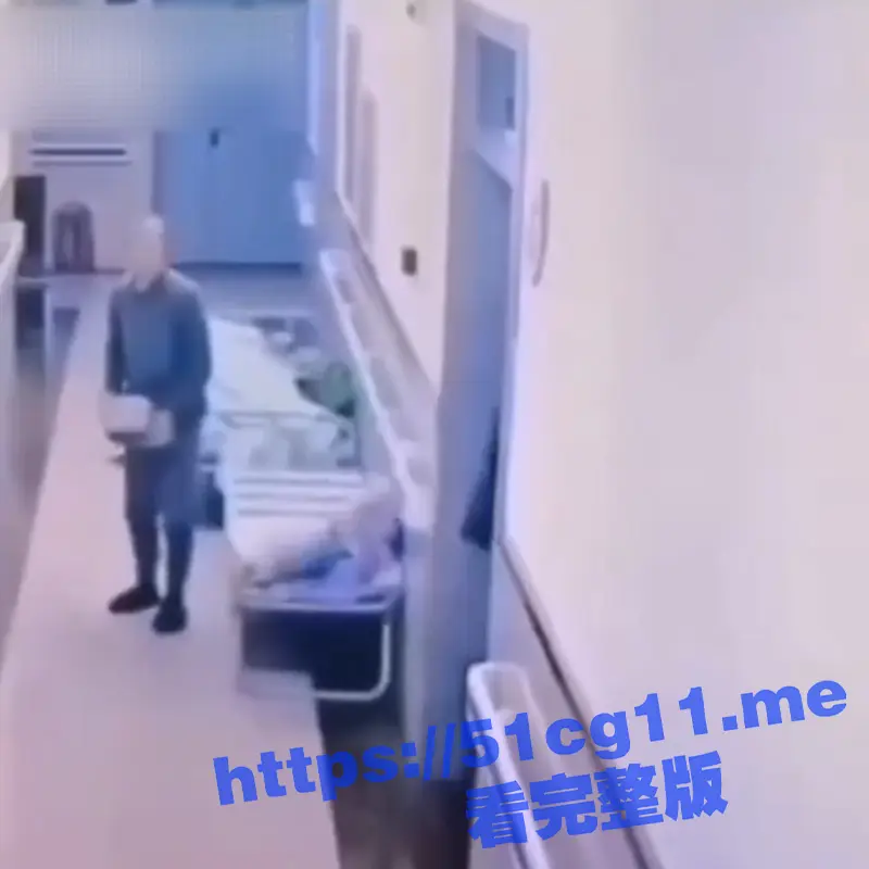 吓人 ！老头晚上喝了点逼酒 抱块石头去医院走廊把在睡梦中的女人砸头致死 简直不是人 图1