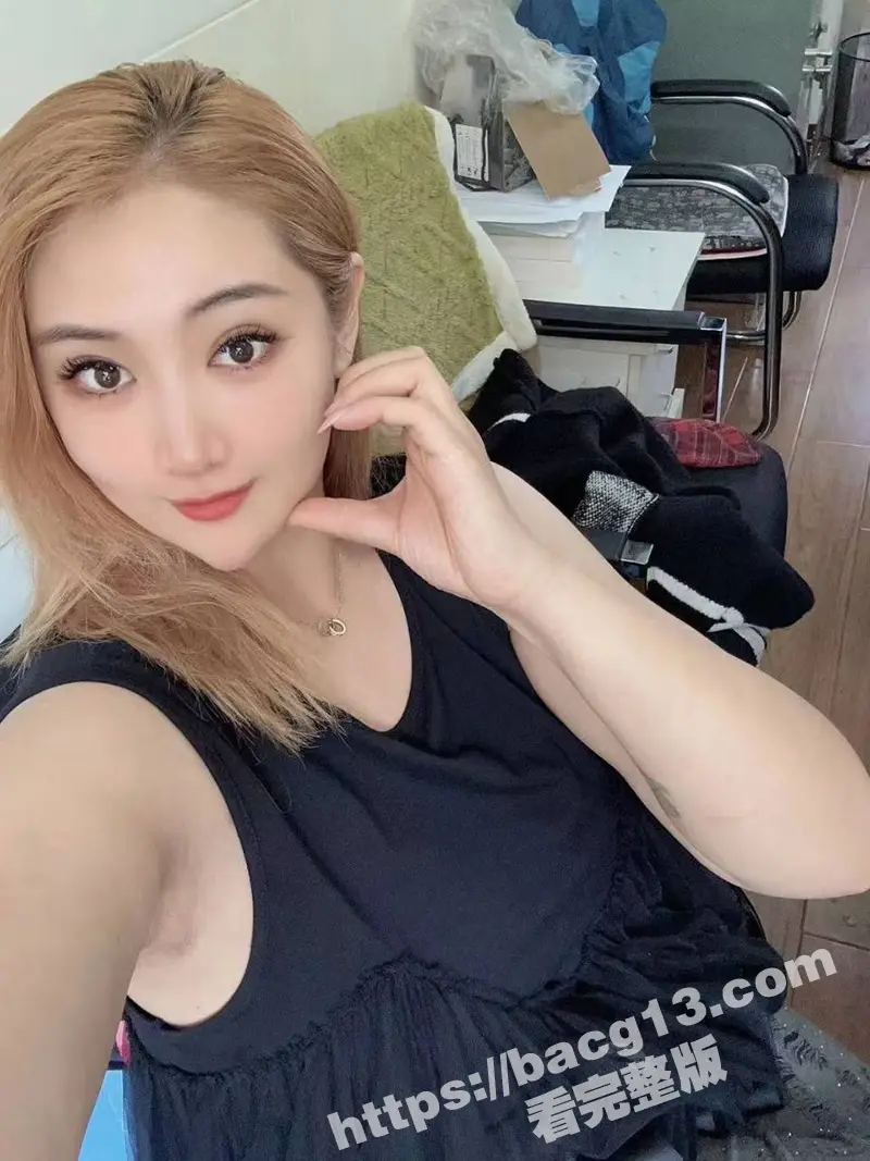 独家曝光!金主一月3万包养的巨乳少妇母狗 M属性严重 每天给金主发自慰小视频 十分的淫荡 图4