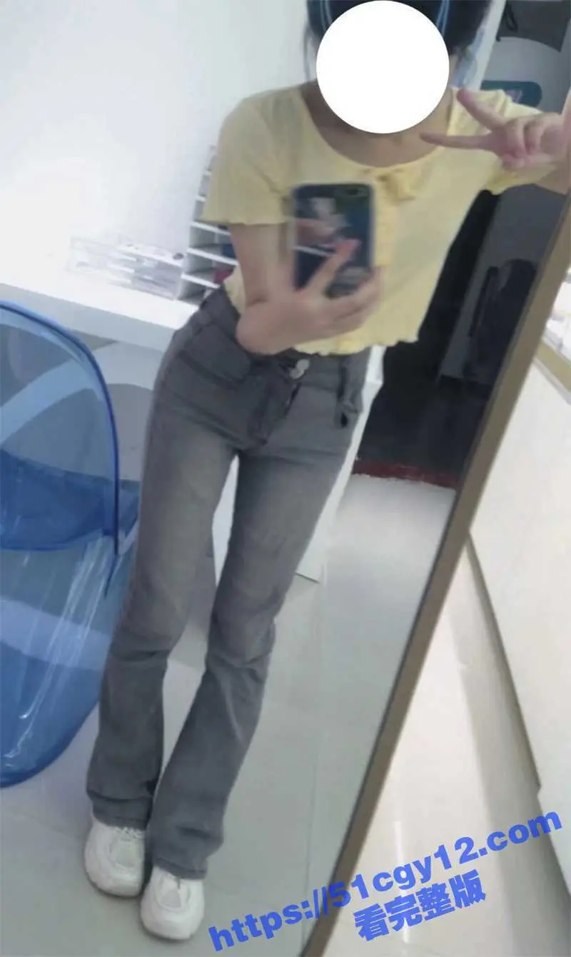 广东湛江反差女高 张若芸 逼痒难耐宿舍不关门扣逼自慰 小小年纪玩的如此的花 最后好像还被室友发现了! 图4