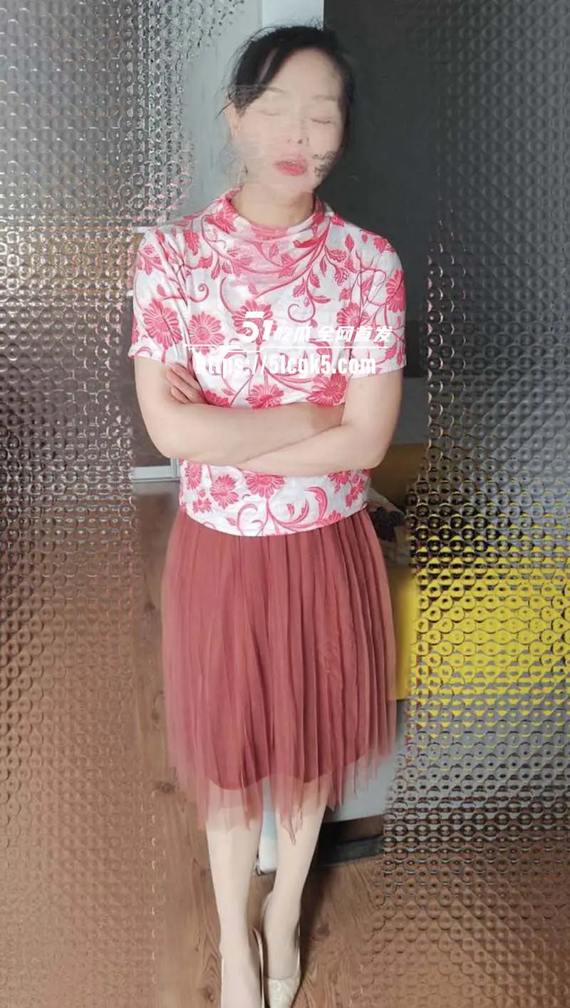 爱穿丝袜的骚妈 继父过生日出去钓鱼了 我在家用大黄瓜插进了妈妈的成熟身体肥逼里 图5