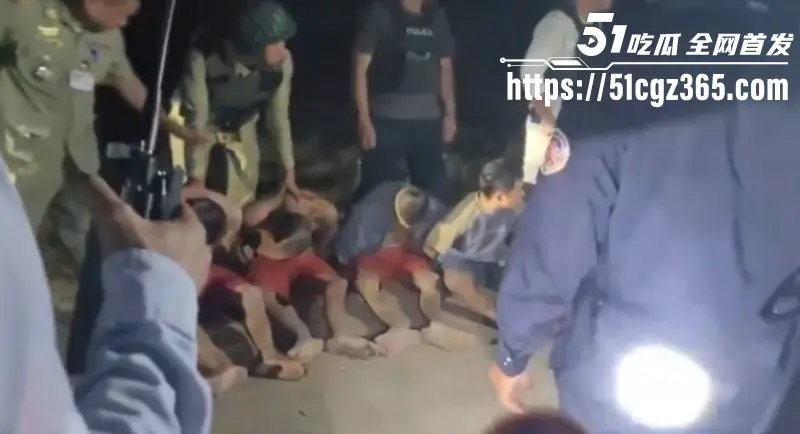 柬埔寨劫法场现场视频!黑衣大嫂一人一枪为爱冲锋 单枪匹马勇闯法场救男人 情深意重轰动全网! 图12