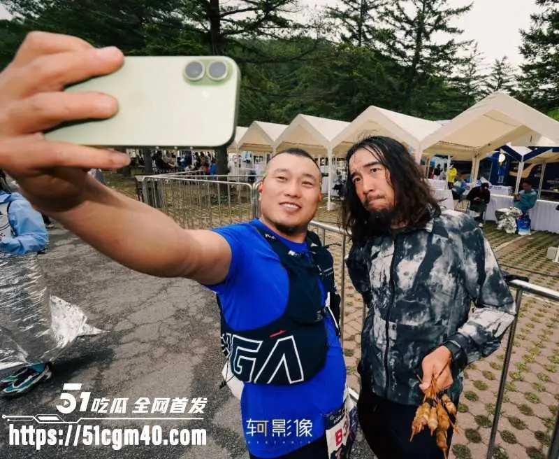 辽宁本溪关门山 100KM越野跑突发暂停 大哥跑一半突然被喊停 下山时生无可恋 图3