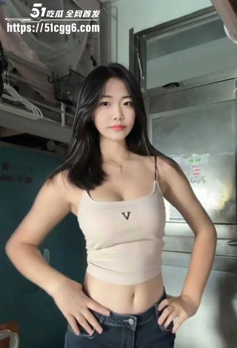 广东大二清纯学生妹 杨云菲 网贷视频流出！果冻奶小骚货为还债录裸拍 脱光被金主远程调教！ 图1