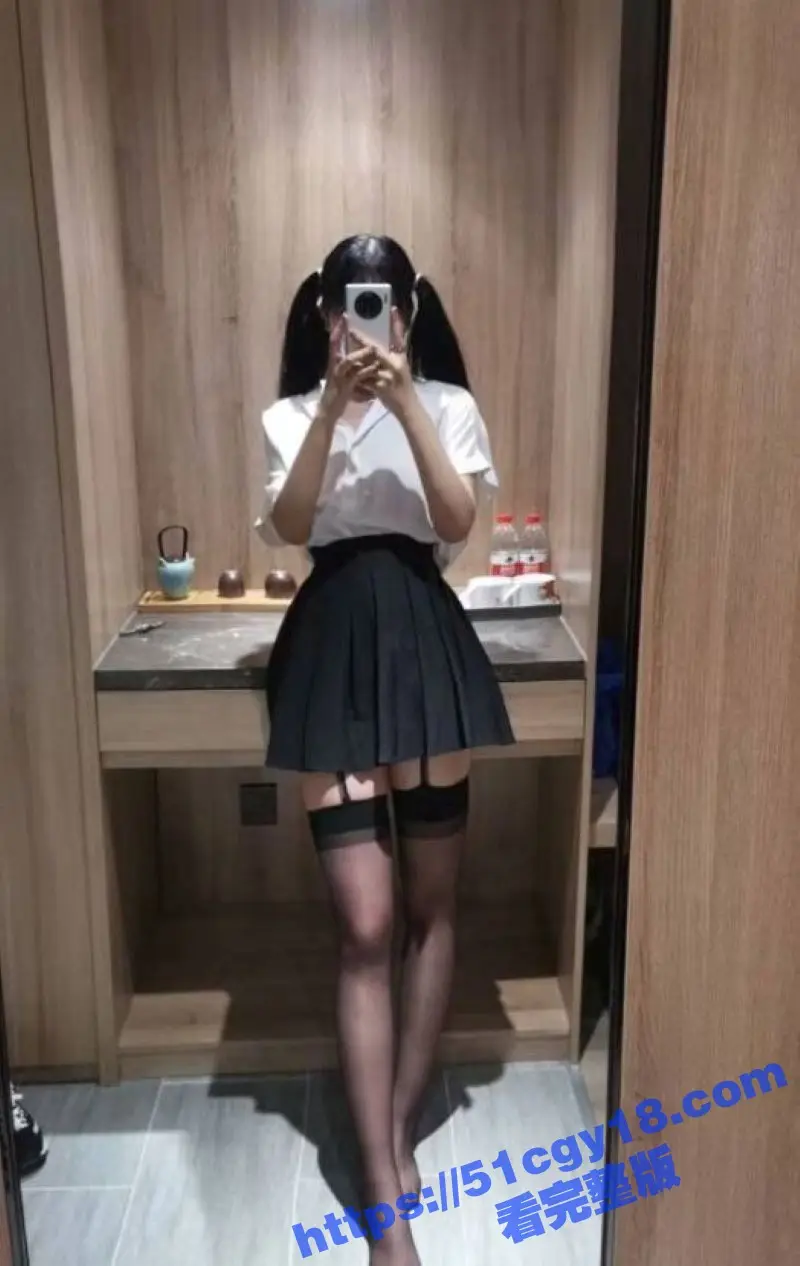 济南护理学院 周莎莎 出轨视频曝光 跪地舔脚尽显母狗骚姿 撕破开档黑丝打桩爆操 淫叫连连！ 图2