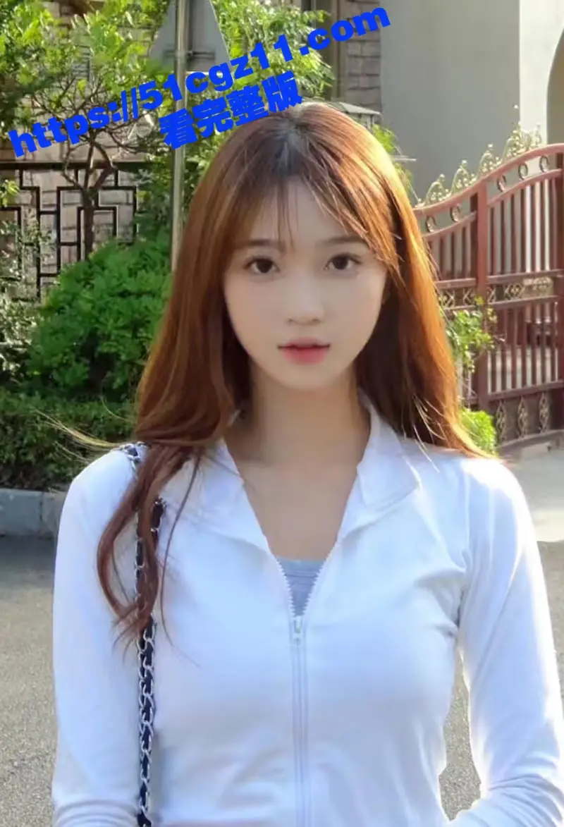 瓜友投稿曝光!情侣交换群视频流出 极品美女和眼镜男穿着丝袜做爱 淫骚吸屌口活超绝 图5