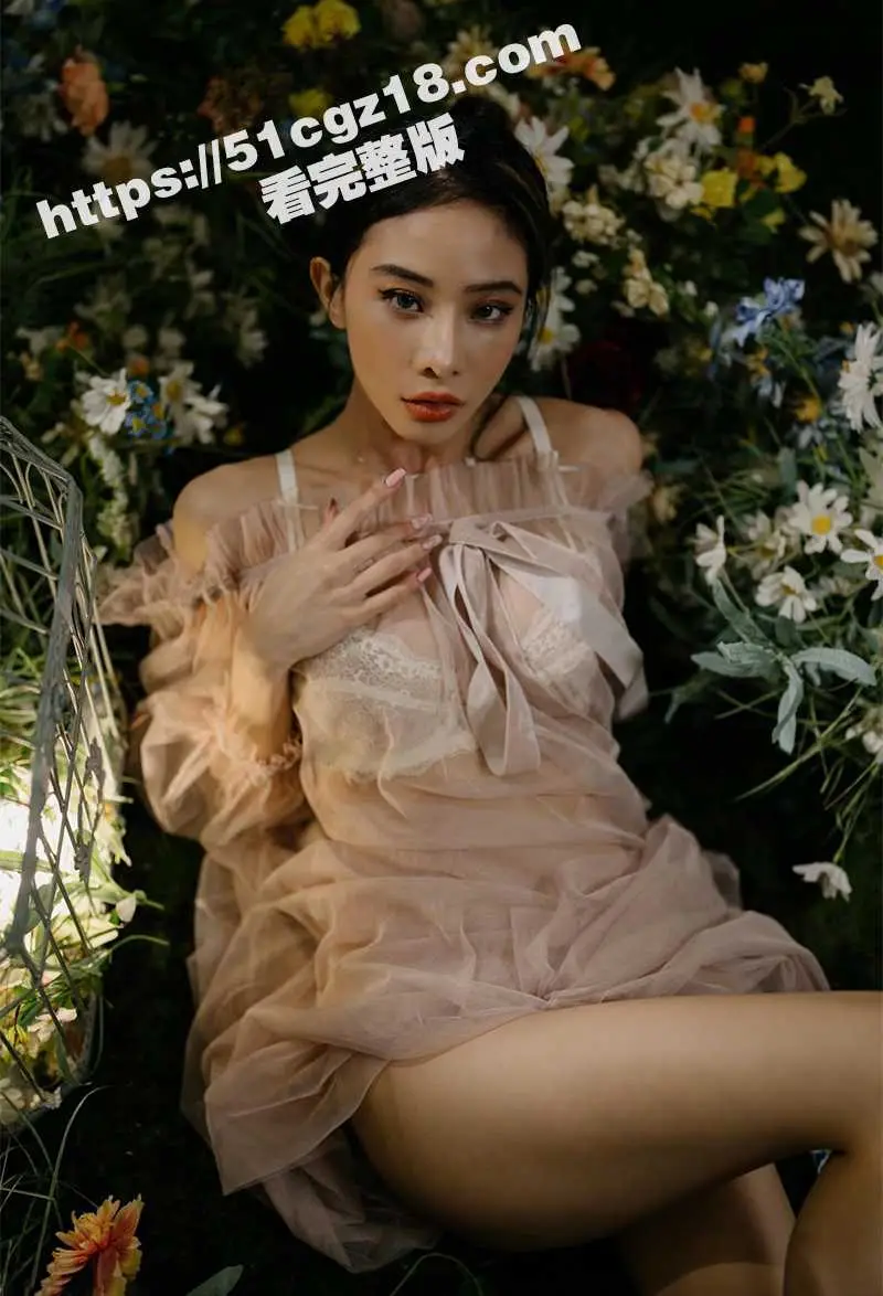 台湾网红博主 jessie 超顶身材多场景自慰 蕾丝内裤配美穴 淫骚舞动玩露出 图4