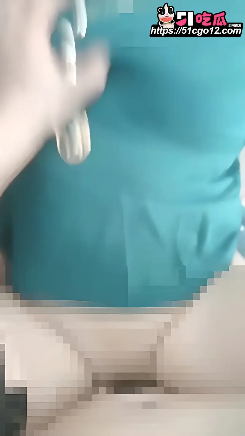 海角大神包容的岳母 丈母娘把我叫她家 沙发扒掉内裤强制抽插骚穴 操完哭着让我滚 图4