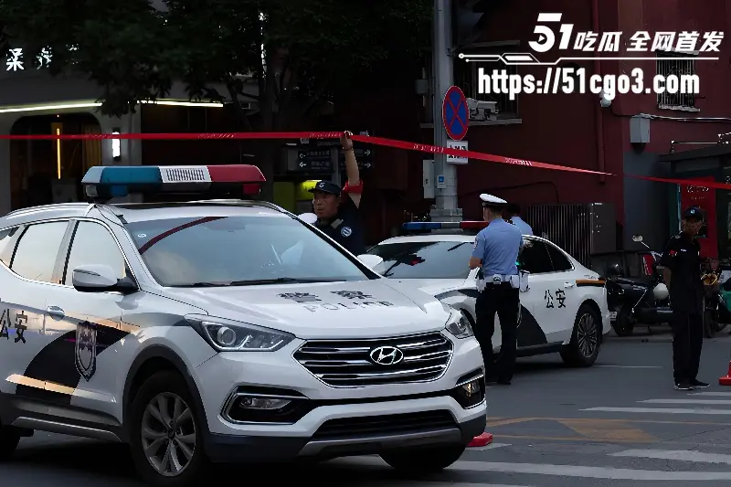 北京中国尊 小型飞机撞击事故 大楼高层被撞出窟窿 碎片坠落街头 警方紧急封锁! 图5