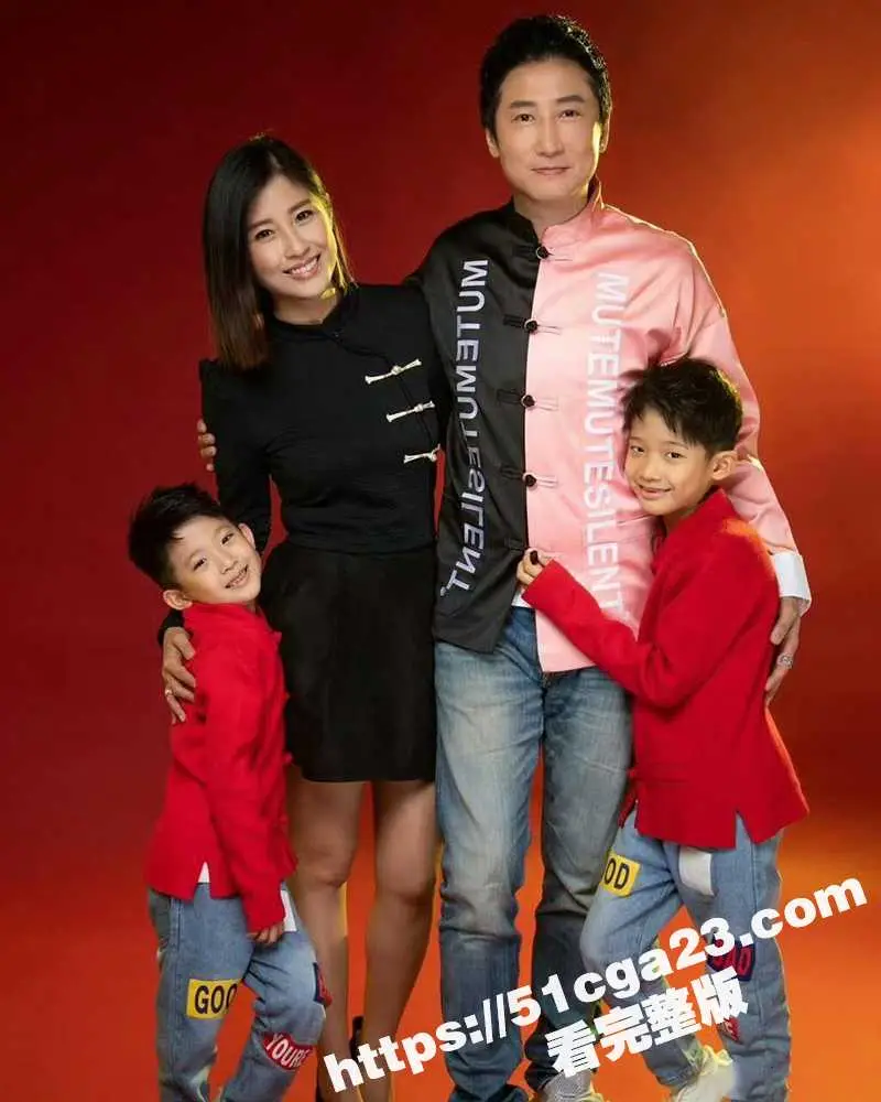 香港功夫巨星 洪金宝儿子 洪天明与妻子周家蔚 双双出轨各玩各的互不干涉 儿媳周家蔚3P群交视频大曝光！ 图8