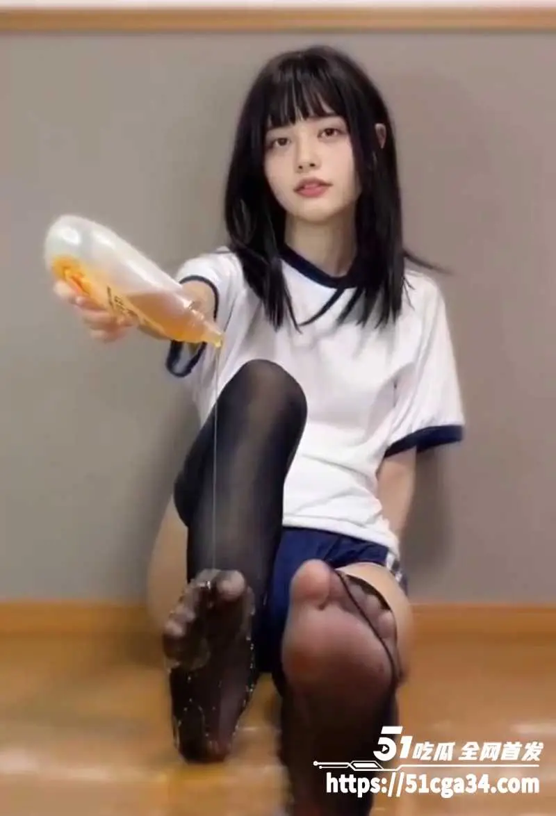 日本少女示范性爱动作教学视频 颜值超美清纯嫩妹 亲身示范骑乘后入足交 各种淫荡姿势让人大饱眼福! 图2