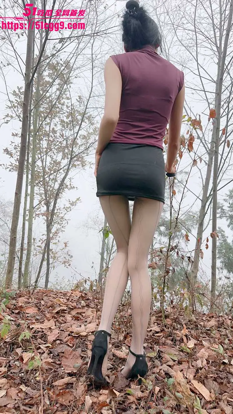 51原创小姨子的秘密 职业装肉丝小姨子 假借求东西借口与姐夫激情车震 足交口交挑逗无套内射骚穴！ 图3