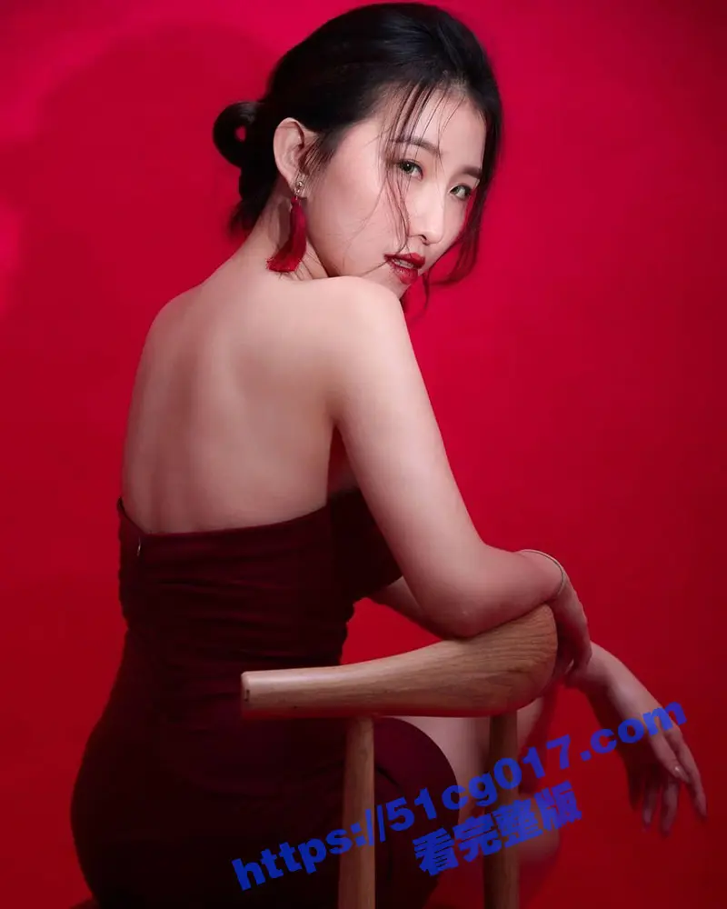 在校女大学生长相甜美 视频露脸面试模特 被套路脱光展示身材 这智商没被骗到缅北奇迹!!! 图3