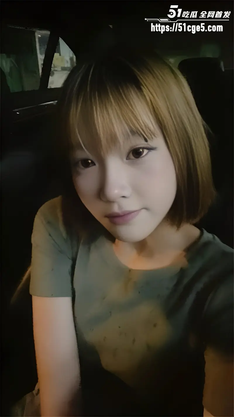 金发学生妹裸聊视频流出 反差少女全裸发骚 自慰吐舌宛如母狗 图1