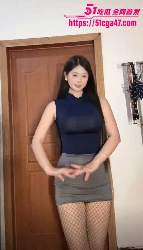 抖音33W粉丝微胖女神 伤心的烤地瓜 高价定制裸舞合集 顶胯抖臀性感诱惑 半裸艳舞香艳无比! 图2