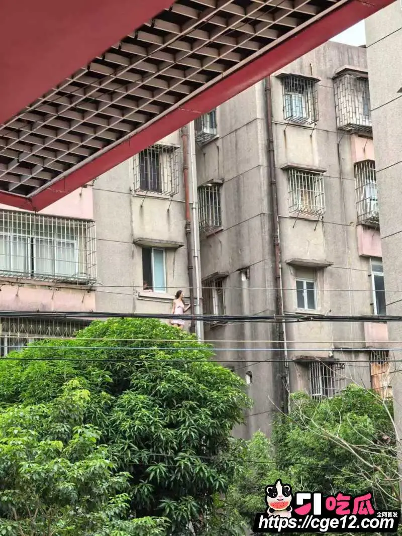 江门新会北园新村 嫖客贷款嫖娼 卖淫女误当真爱跳窗挽留 恋爱脑真没救了! 图10