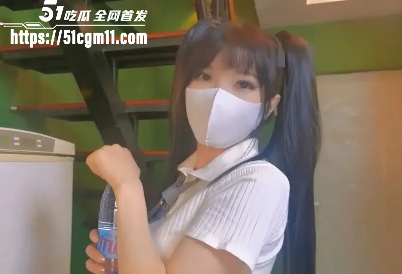 嫩妹网黄剧情福利 双马尾JK用嫩逼替父扛债 玩足交被狂插内射 狗链一戴从此开启母狗人生！ 图1