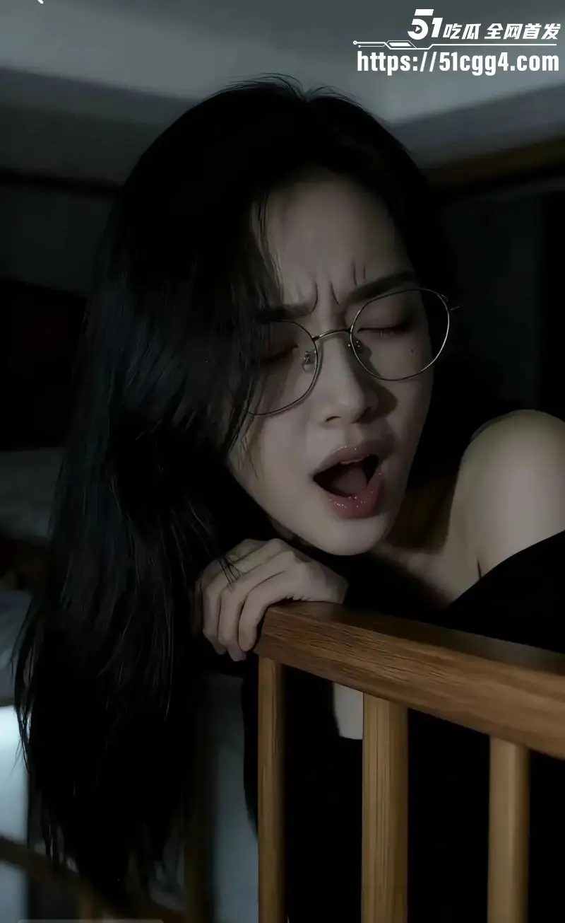 抖音爆火图 酷狗张嘴女孩 仅一个表情就让无数网友为之疯狂 眼镜御姐高潮快感中展示淫靡骚脸! 图6