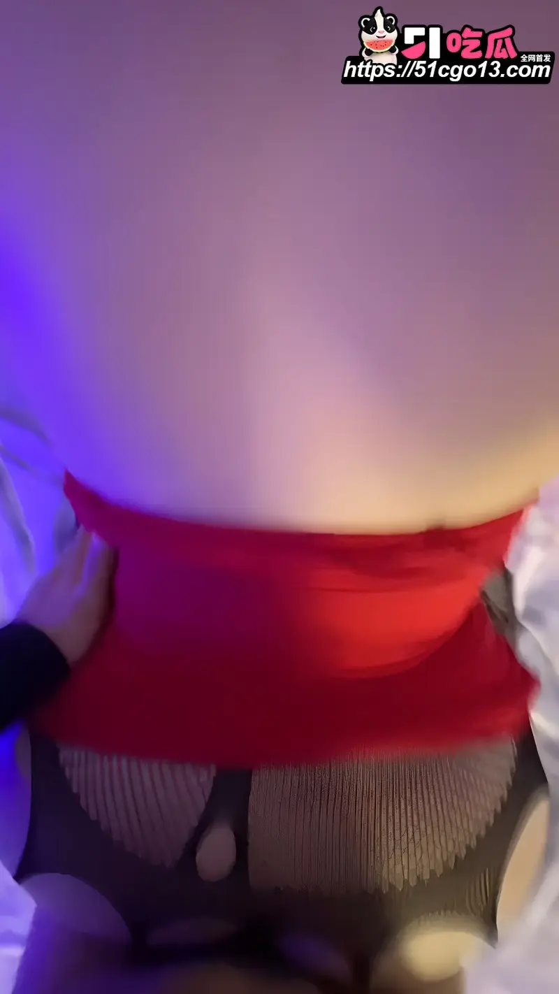 海角大神妖娆的丈母娘 被丈母娘紧急召回 被窝后入插穴 干旱的骚穴被淫水浇透! 图5