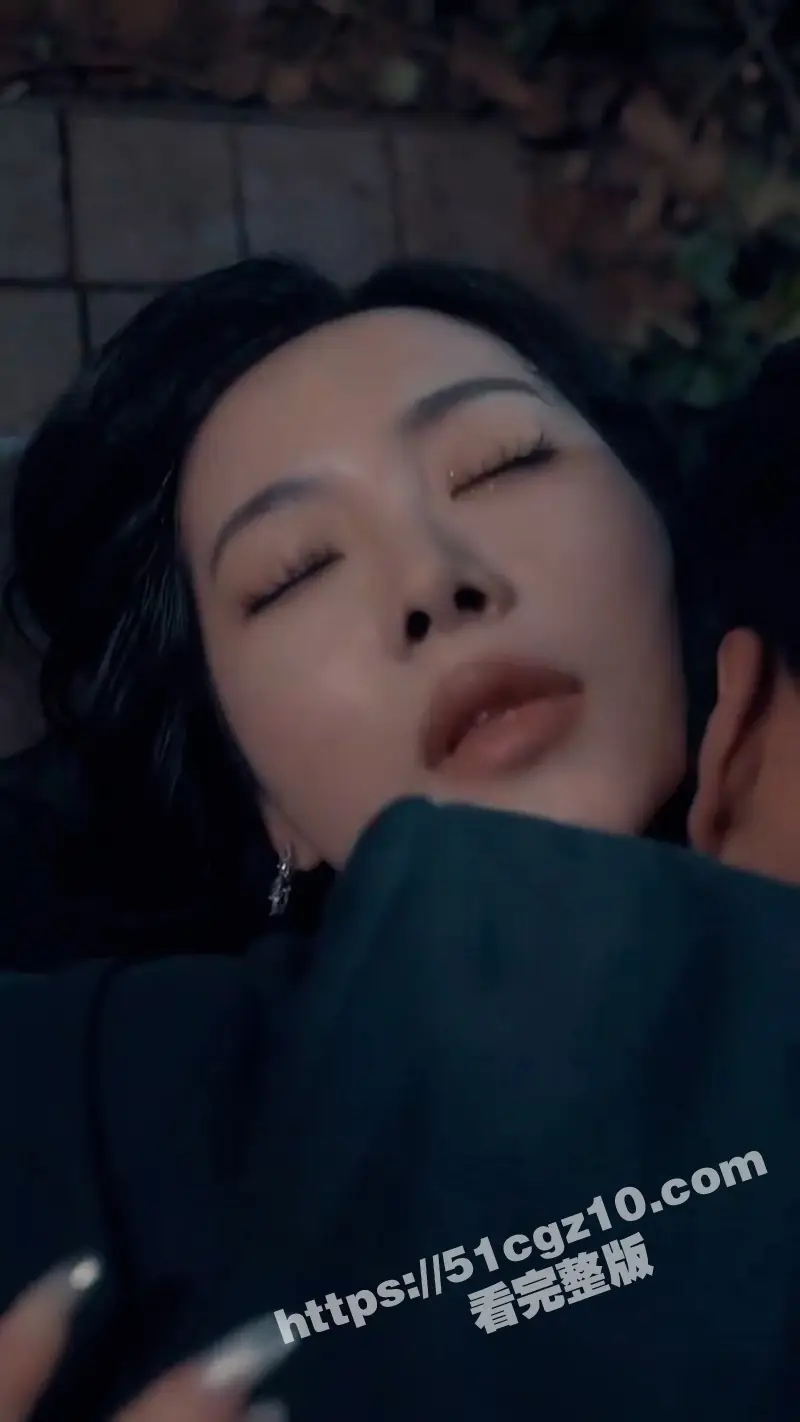 每日短剧《歌手2024之天王归来》酒吧驻唱周明遭明星女友背叛 却意外穿越回到2006年！ 图2