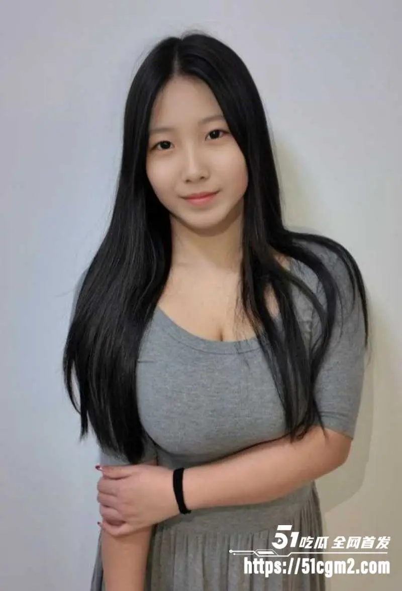 广东艺术系大三学生妹 吴洁 不雅视频 为借钱任金主调教 粉嫩小穴猛抠喷水 跪舔脚丫贱成母狗！ 图4