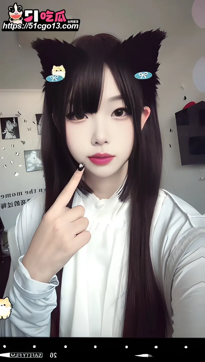 抖音网红 沐沐不吃姜 性爱视频 跪地舔屌口技了得 后入打桩阿黑颜表情管理直接拉满 图2