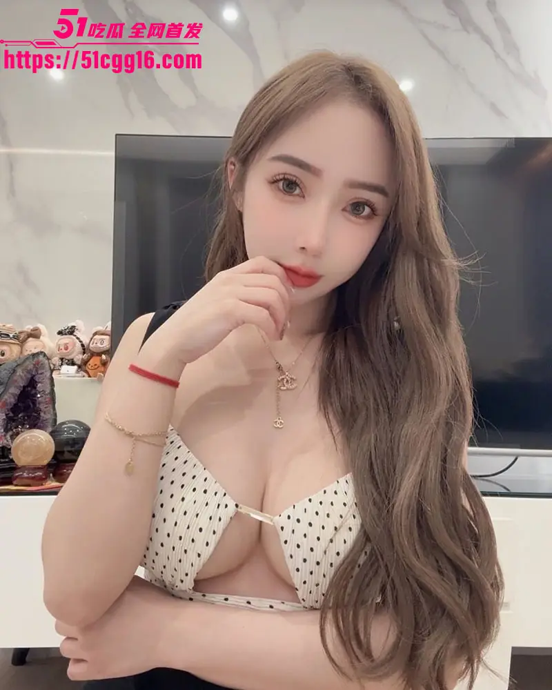 极品巨乳少妇 妍妍 早期露脸口交做爱视频流出 笔挺豪乳令人垂涎欲滴 后入臀浪翻滚不停！ 图2