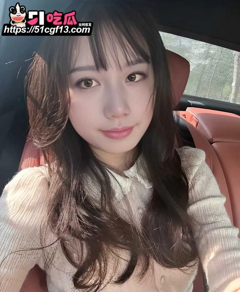 外网颜值大学生 SkyeChoo 性爱视频 身着低胸装深喉吃鸡 一线天骚穴诱人无比 图4