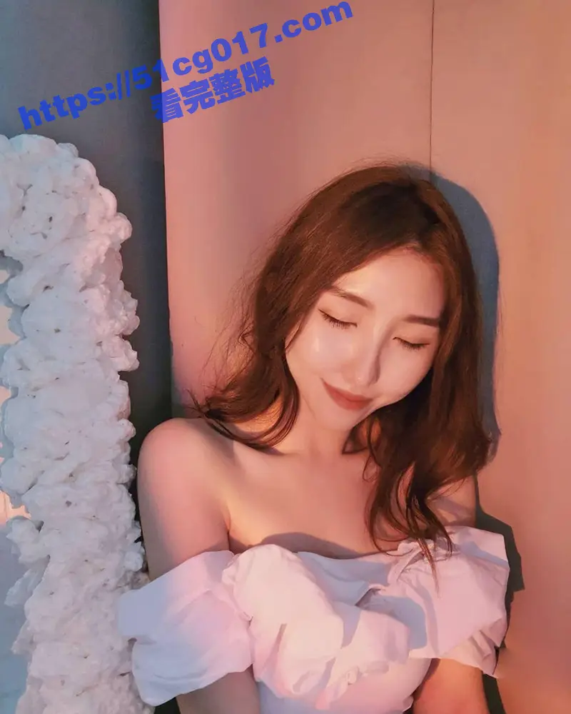 在校女大学生长相甜美 视频露脸面试模特 被套路脱光展示身材 这智商没被骗到缅北奇迹!!! 图5