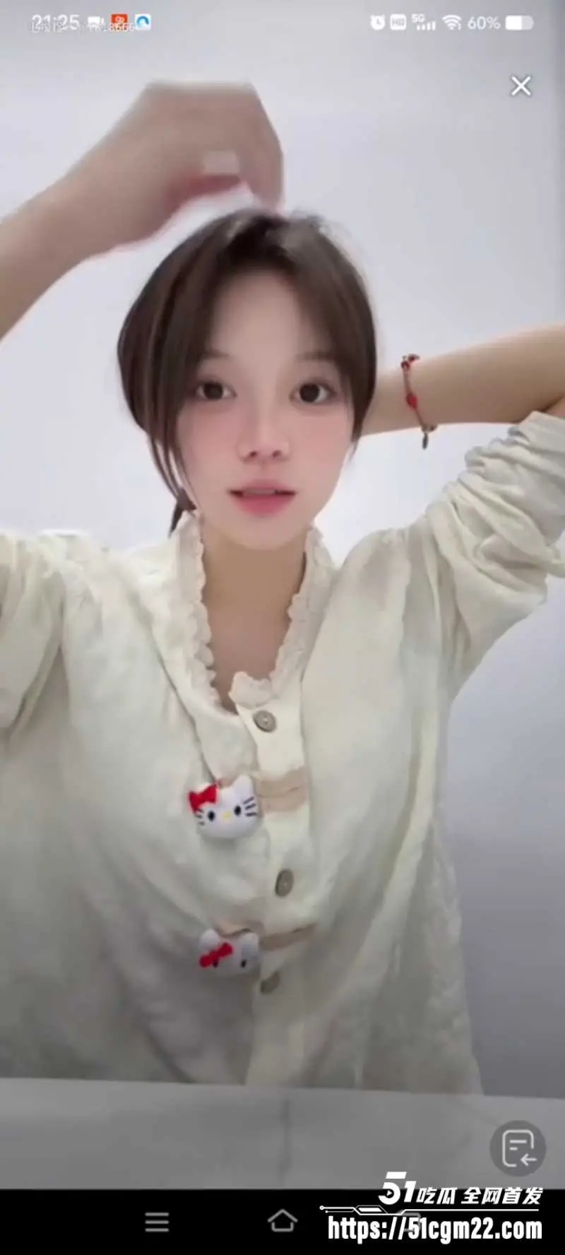 抖音快手网红闪现镜头合集 直播意外漏点乍泄春光 各种美腿美白身材一闪而过 图3