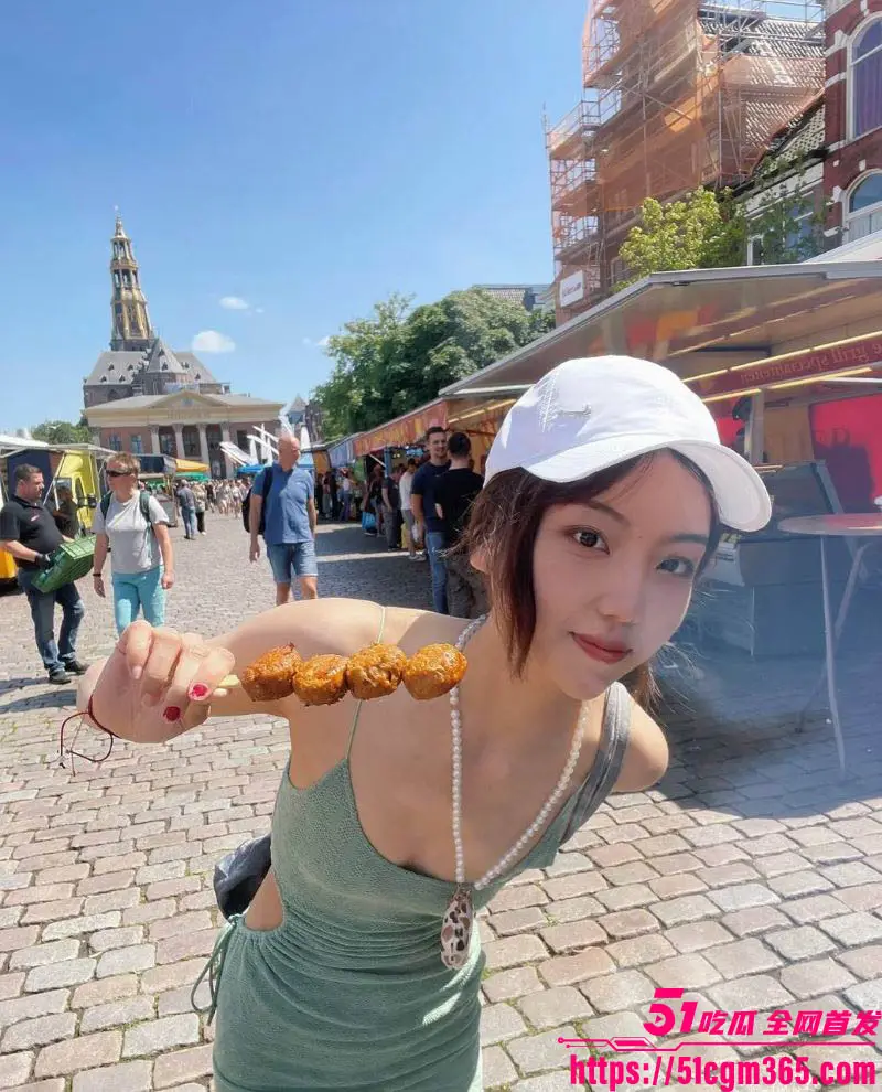 英国利兹女留学生 一吱丸子 吊多民富二代 各种场合深喉吞屌喷精浪叫 玩转富豪圈堪称时间管理大师！ 图5