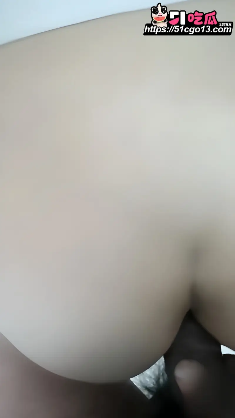 海角大神一家人的幸福生活 给疲惫妈妈用道具放松 初次尝试肛交被紧紧包裹! 图5