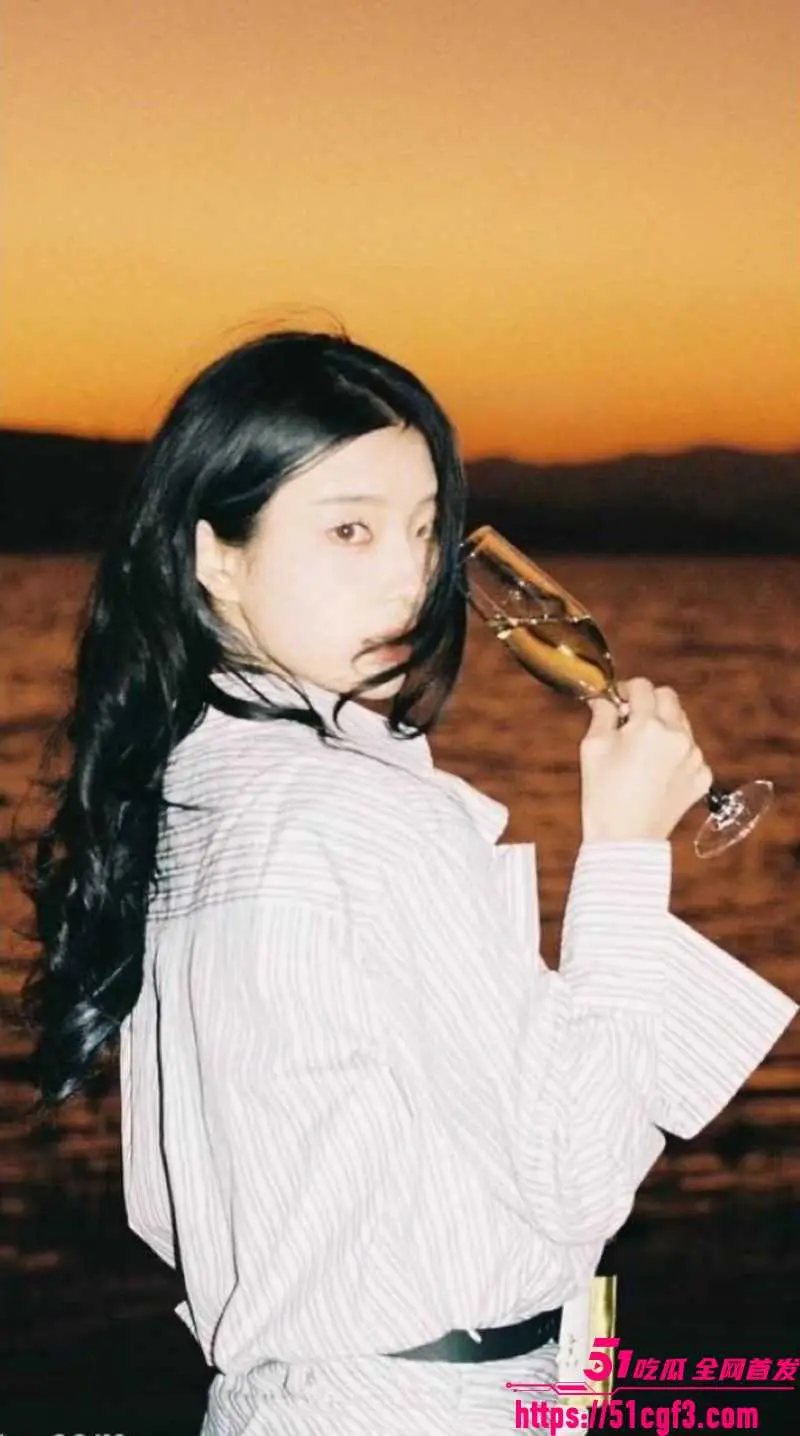 08年嫩妹被调教成小母狗！仰头强制深喉经典姿势太狠了 完整版直接看 图1