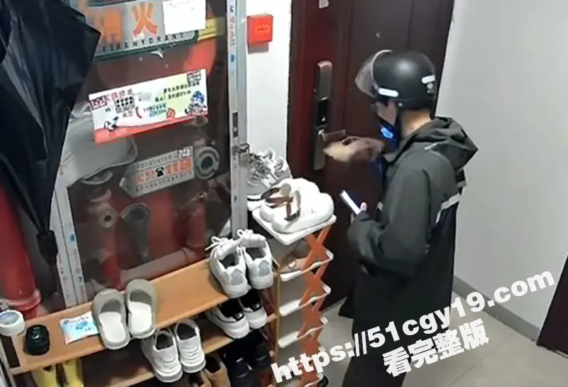 南通拆迁房小区 半夜惊现变态男 蹲守民宅狂舔女户主高跟鞋 五分钟监控视频流出! 图8