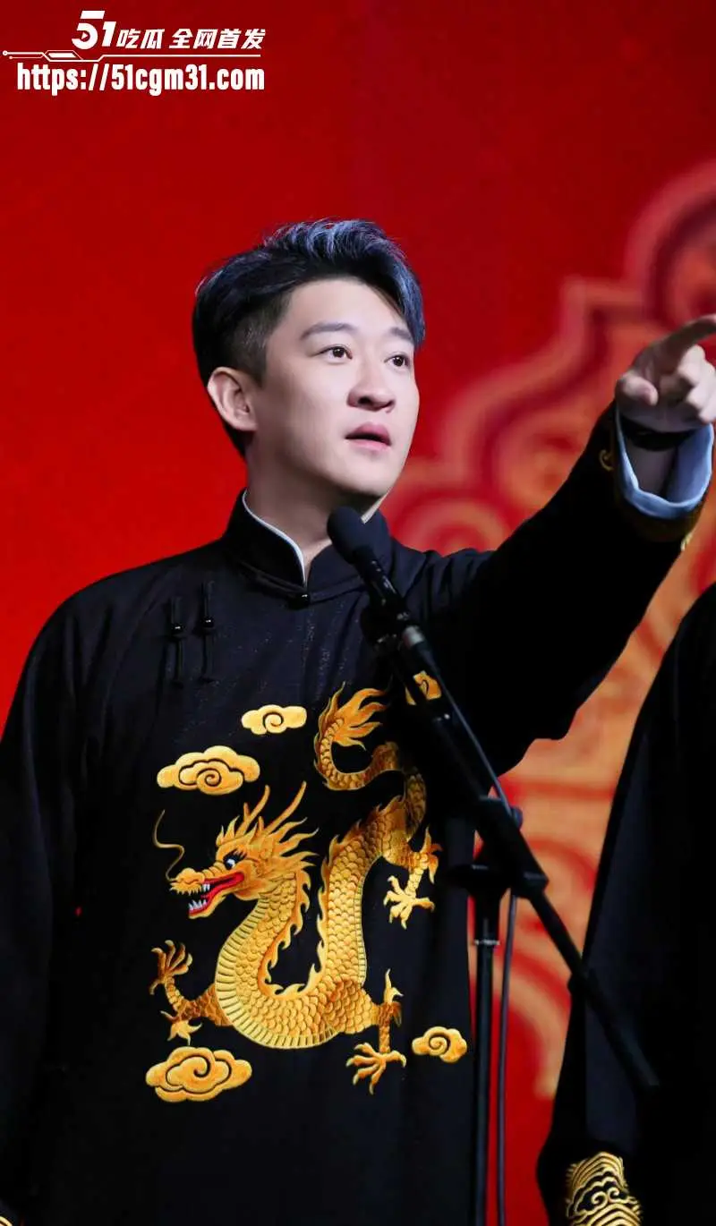 德云社大弟子 曹云金 不雅行为惨遭偷拍 路边放尿车内激吻 私生活混乱形象再次雪崩! 图6