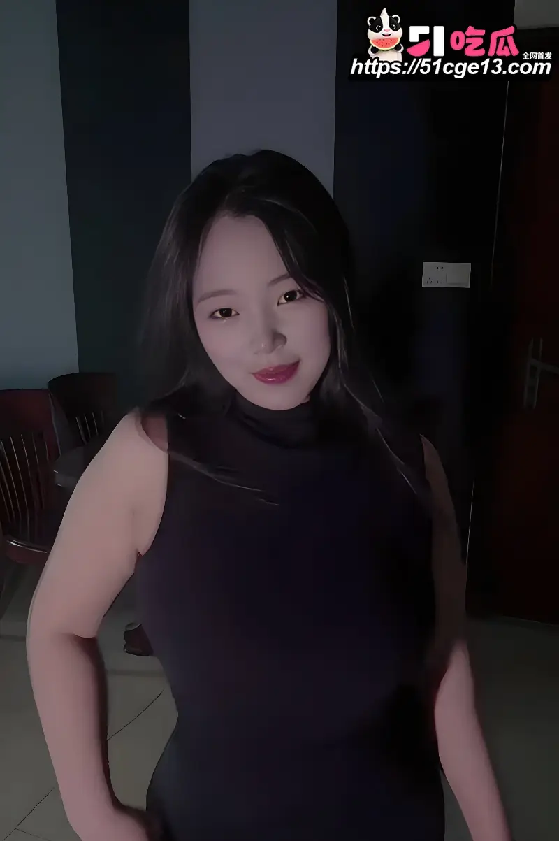 快手网红 Tt濭 定制福利合集 身着开档黑丝主动骑乘 败火大奶看得人鼻血横流！ 图3