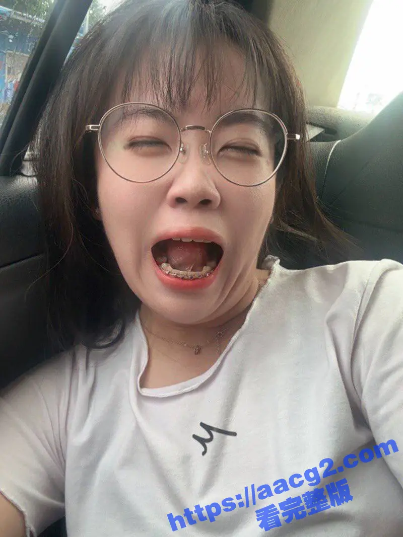 反差母狗精致嫩穴菊洞令人垂涎 对镜扣逼摸奶自慰玩得很溜 这样的嫩逼没人操实在是可惜 图1