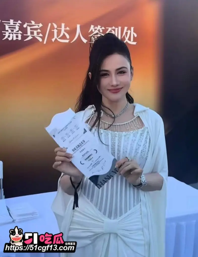新疆网红拉拉 王小萌 被女友曝多次出轨 与双胞胎玛丽开房视频疯传全网！ 图8