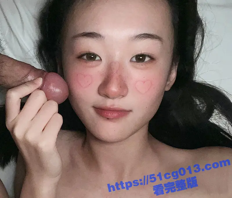 河北高颜值女大学生 清纯白嫩身材一流 与男友自拍视频遭泄露 玩完翘臀后爆操嫩穴 最后喷射一脸 图1