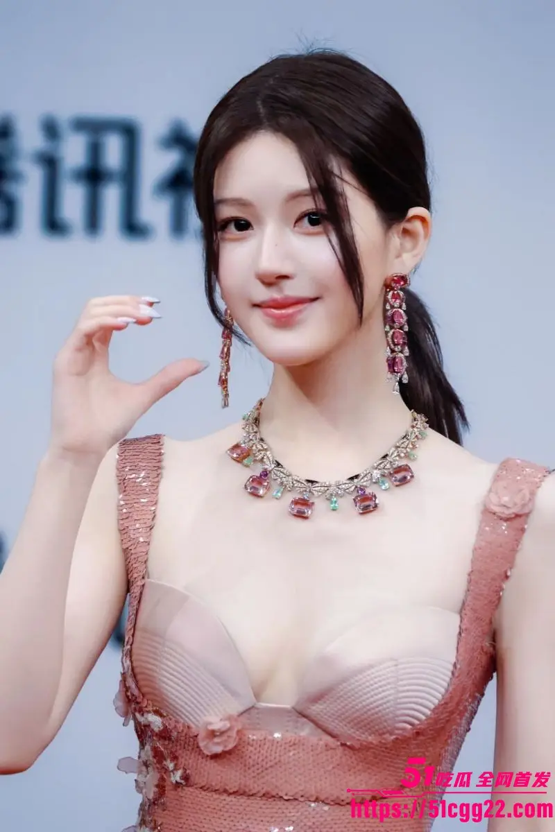 赵露思2026跨年再陷舆论风波!模仿韩团TWS舞步直呼苍蝇舞引粉丝大战 直播露点+AI换脸啪啪视频全曝光! 图1