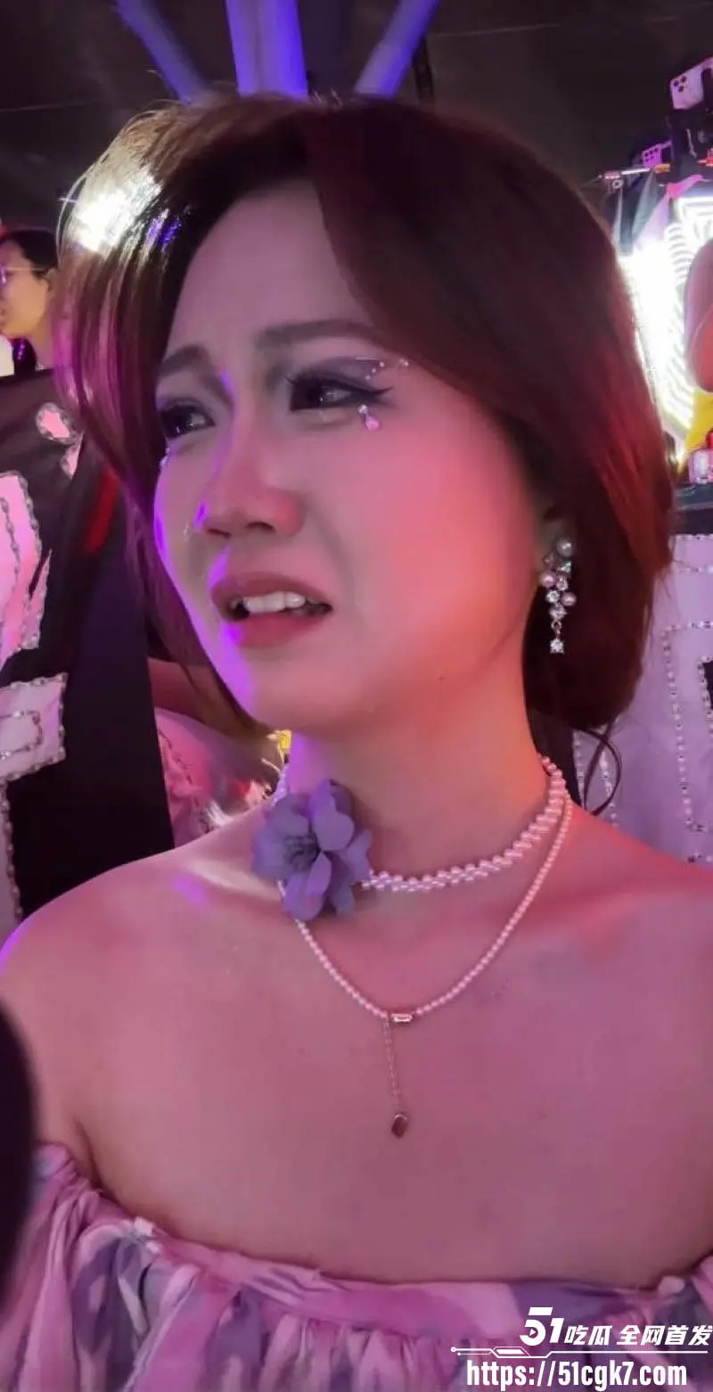 时代少年团 马嘉祺 女粉现场泪崩求爱 为补偿竟答应次日与粉丝激情做爱 火爆全网！ 图3