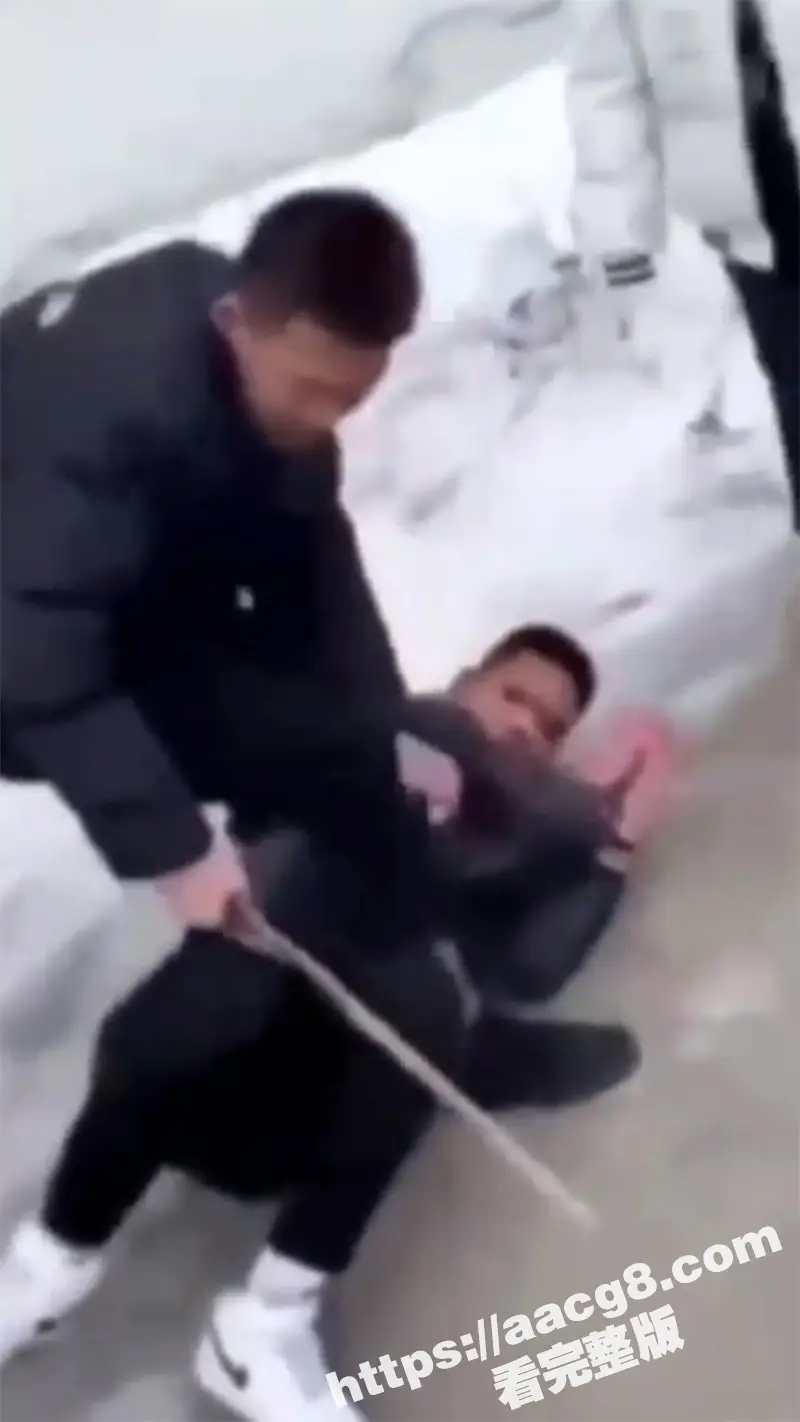 震惊！哈尔滨五常二中 惊现校园霸凌 几名辍学闲散人员 持刀威胁学生 当街堵人直接下手砍 图2