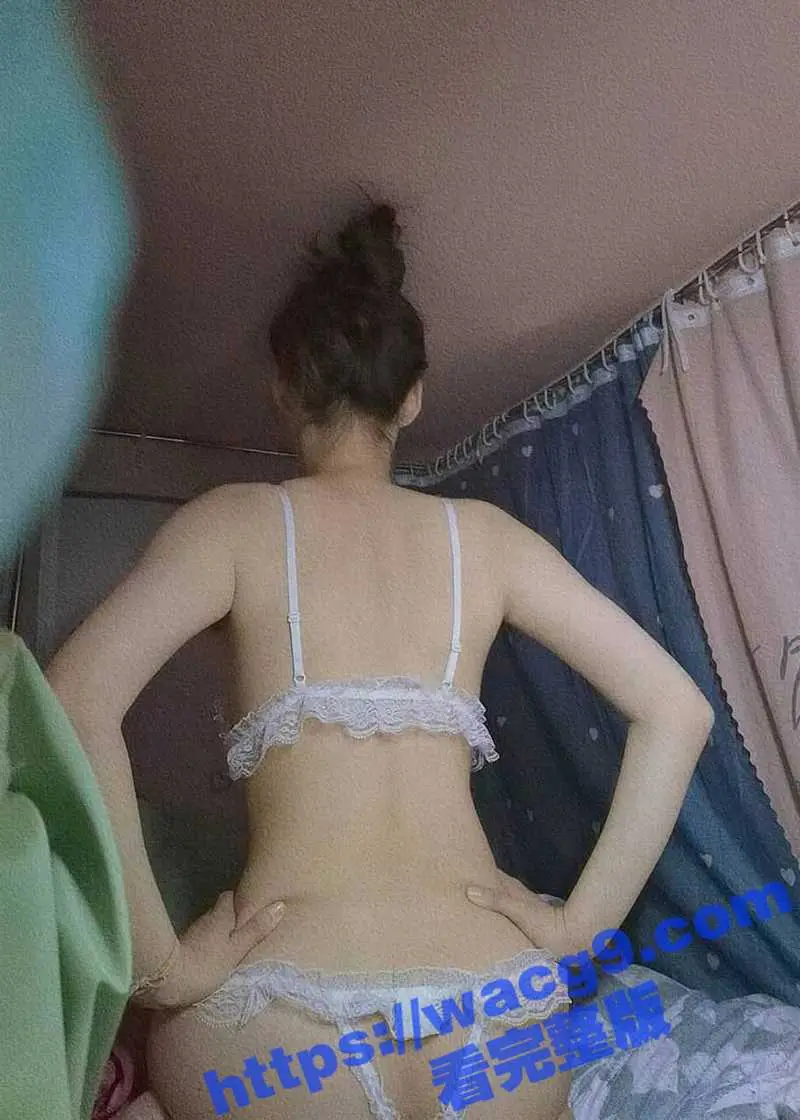 西安交大 大二学生妹 吴瑞 在女生宿舍自慰给金主爸爸欣赏 粉乳嫩鲍清纯小甜妹骚起来 反差到没有天际！ 图5