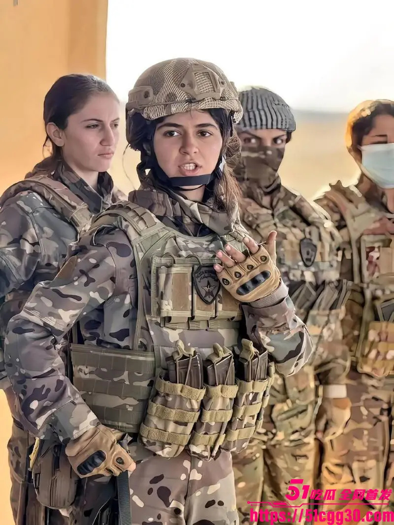 库尔德女兵让ISIS士兵闻风丧胆 踩在她们尸体上践踏羞辱视频流出 甚至对着尸体开枪 画面极度残忍! 图4