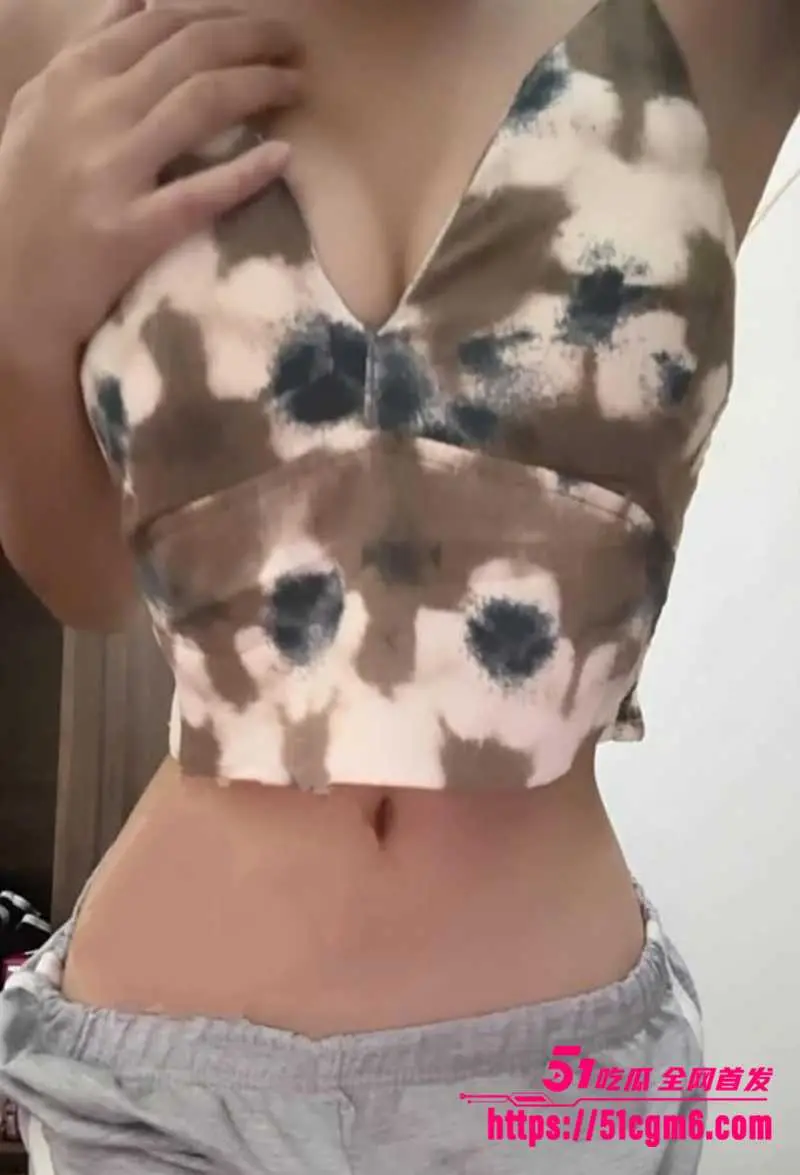马来西亚甜妹出轨裸聊被曝 寻刺激玩露出猛扣骚穴 露脸发骚淡定揉奶 秒变反差母狗! 图4