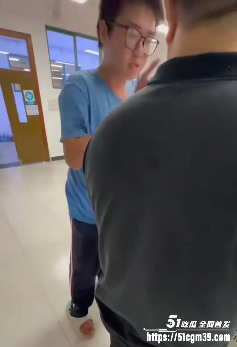 广州理工大学惊现发疯代课哥 被抓包怒骂老师 现场视频看懵全网 图7